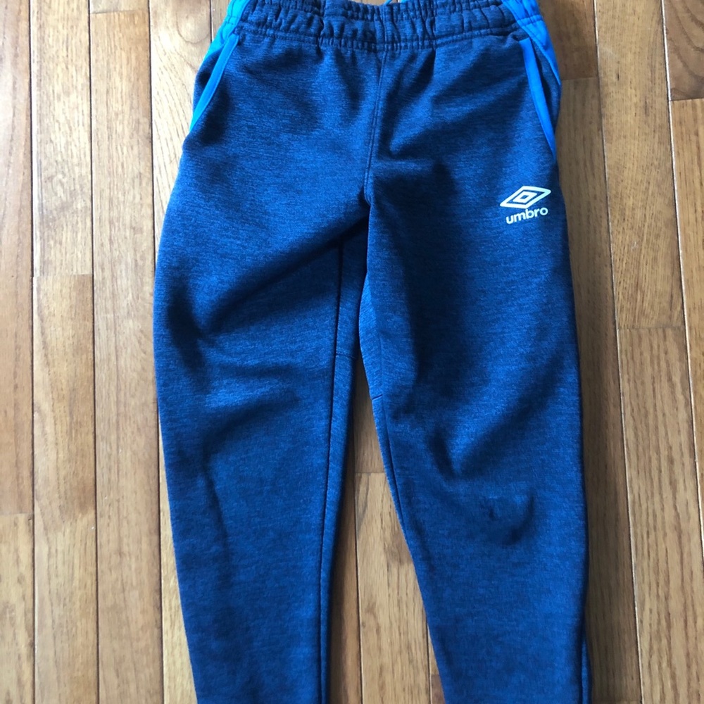 Kids Umbro sweatpants Size small 6/7